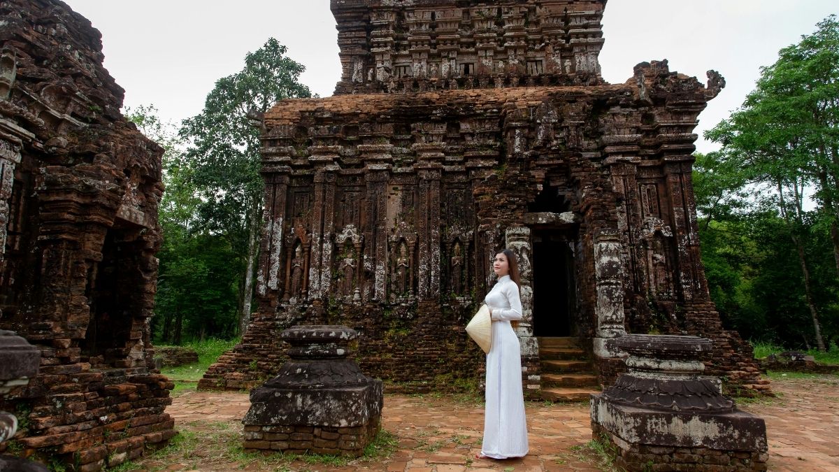 woman in traditional dress take a cultural side trip to my son sanctuary