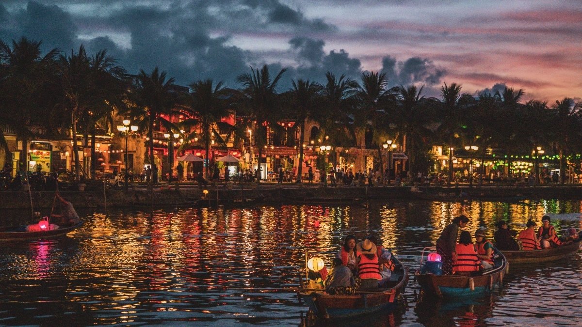 hoi an at night