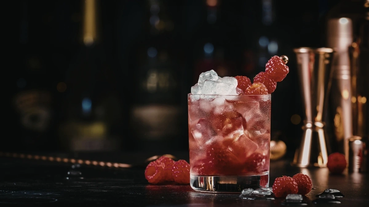 enjoy a riverside café-to-cocktail evening